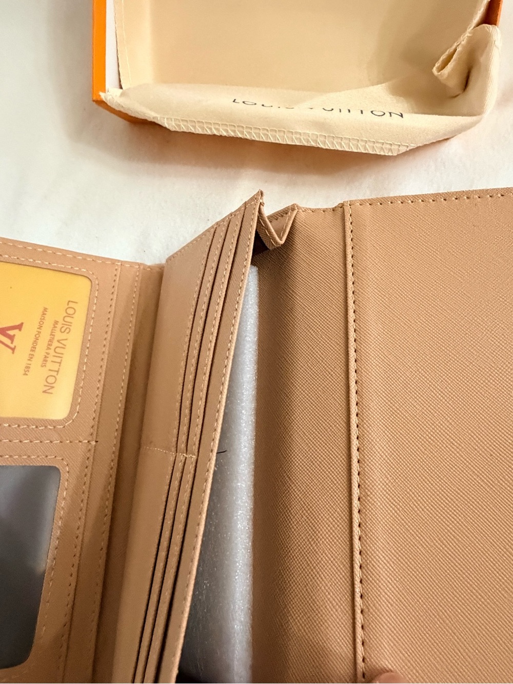 Designer fashioned Textured Wallet - Picture 7 of 8